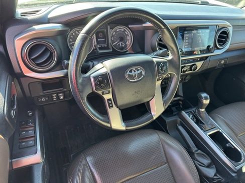 Used 2017 Toyota Tacoma Limited image 19