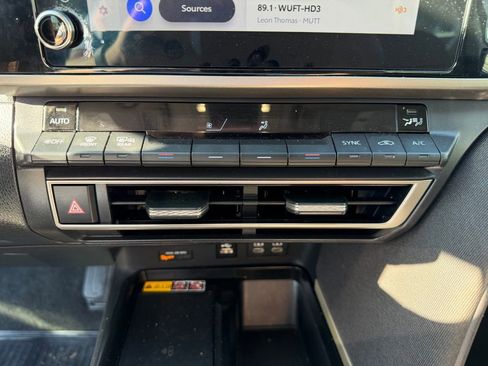 Used 2025 Toyota Camry LE image 21