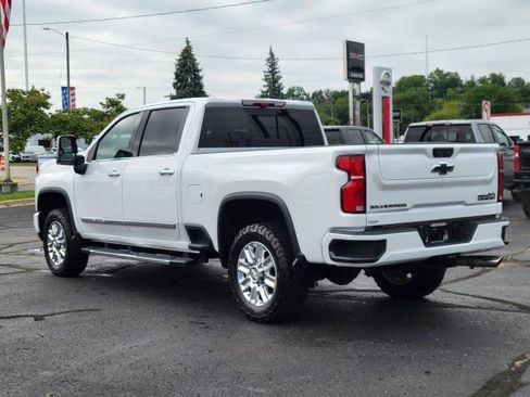 Used 2025 Chevrolet Silverado 2500 High Country w/ High Country Premium Package AWD/4WD image 3