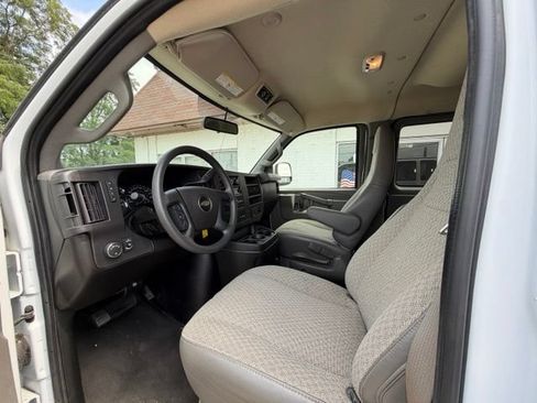 Used 2024 Chevrolet Express 3500 LS RWD image 10
