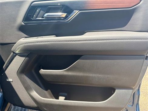 Certified 2025 GMC Yukon XL Denali w/ Sun & Power Step Package image 17