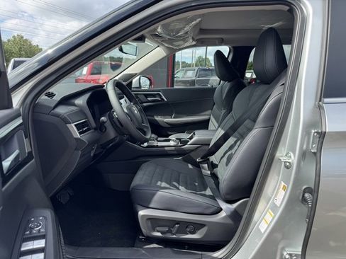 New 2025 Mitsubishi Outlander AWD image 17