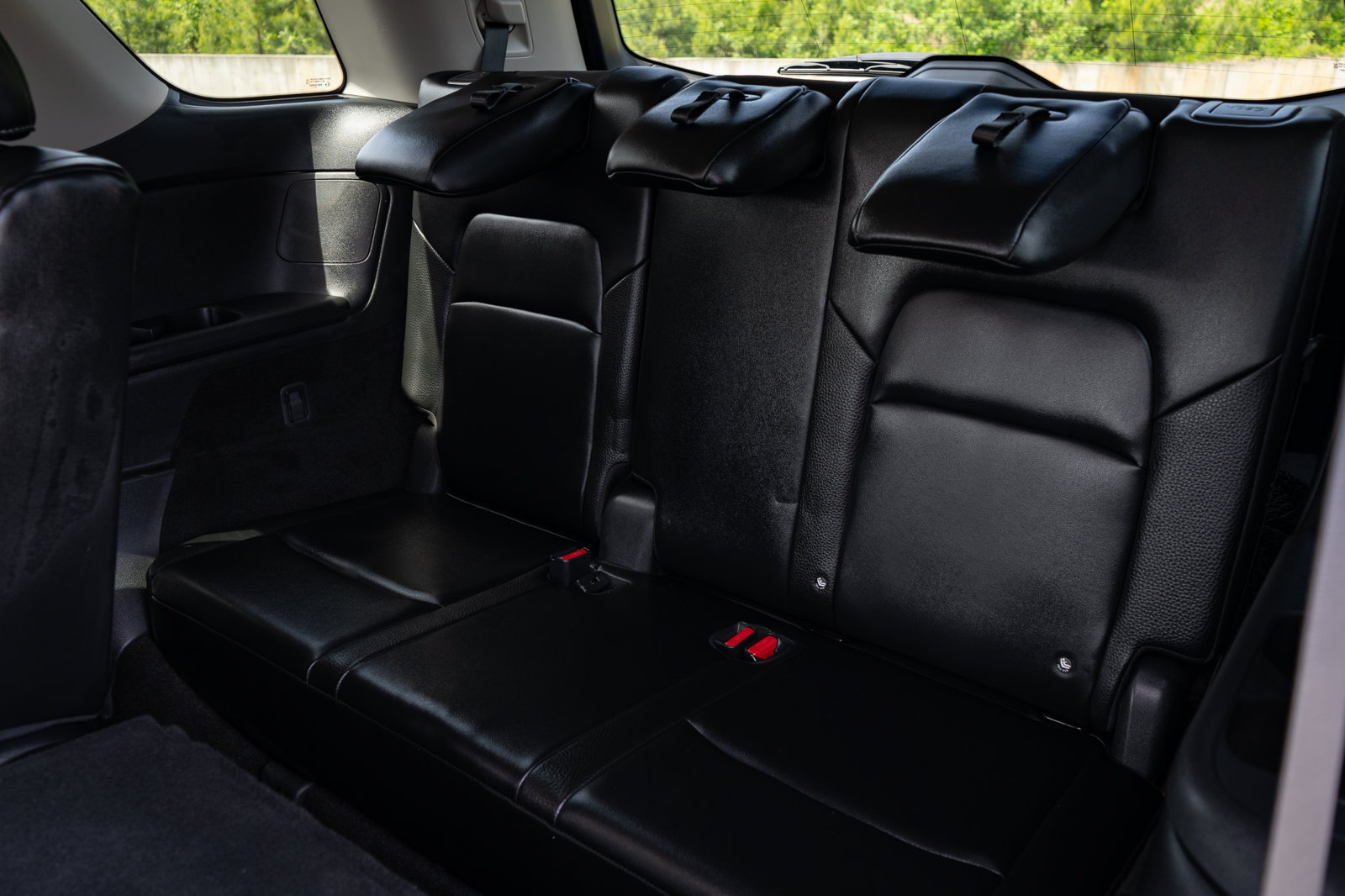 Used 2024 Nissan Pathfinder SL w/ Black Appearance Package FWD image 19