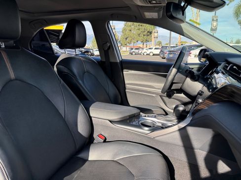 Used 2020 Toyota Camry XLE w/ Driver Assist Package FWD image 19