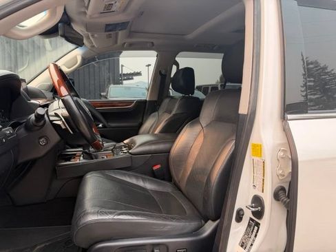 Used 2017 Lexus LX 570 4WD w/ Luxury Package image 17
