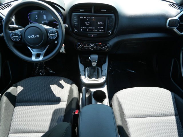 Used 2025 Kia Soul LX FWD image 13