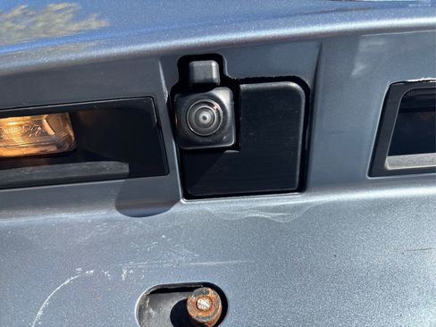 Used 2021 Toyota Highlander Limited image 16