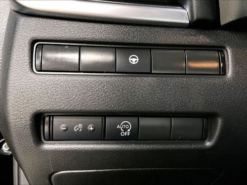 Used 2023 Nissan Rogue SV image 16