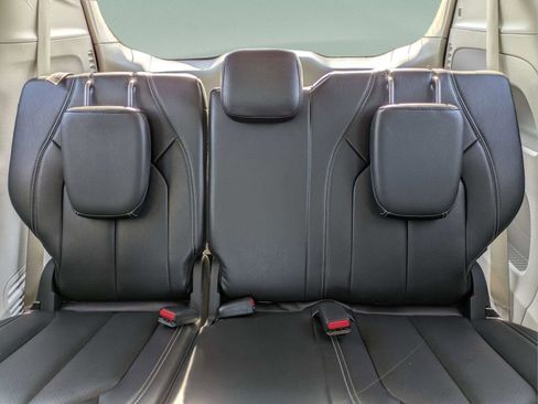 Used 2022 Chrysler Pacifica Touring-L FWD image 11