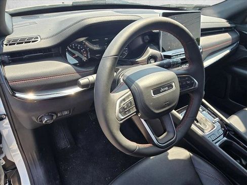 Used 2026 Jeep Compass Trailhawk AWD/4WD image 10