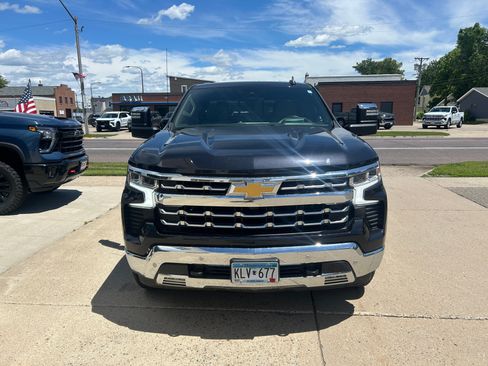 Used 2023 Chevrolet Silverado 1500 LTZ w/ LTZ Premium Package AWD/4WD image 3