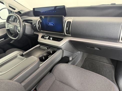 Certified 2025 Ford Expedition Active AWD/4WD image 11