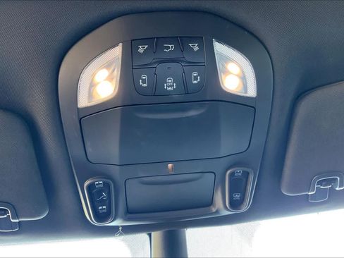 Used 2025 Chrysler Pacifica Limited FWD image 36