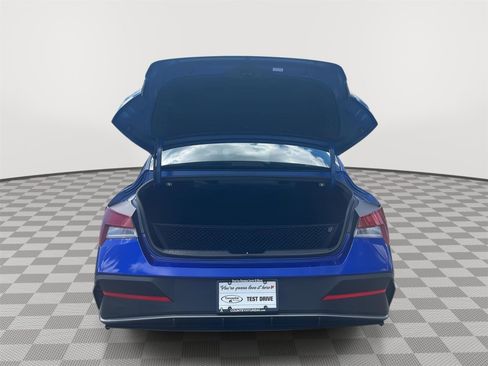 Certified 2025 Hyundai Elantra SE FWD image 32
