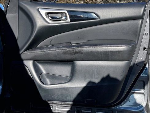 Used 2020 Nissan Pathfinder S image 21