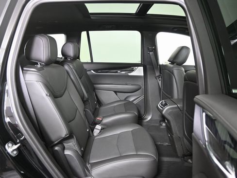 Used 2024 Cadillac XT6 Premium Luxury image 15