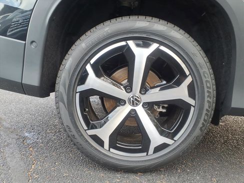 New 2025 Volkswagen Tiguan SE image 5