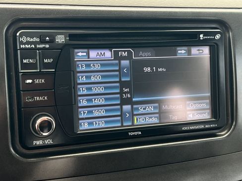 Used 2014 Toyota Sienna SE FWD image 20
