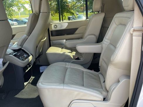 Used 2019 Lincoln Navigator L Reserve w/ Cargo Package AWD/4WD image 12