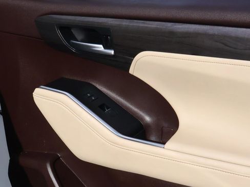 Used 2021 Toyota Highlander Platinum image 19