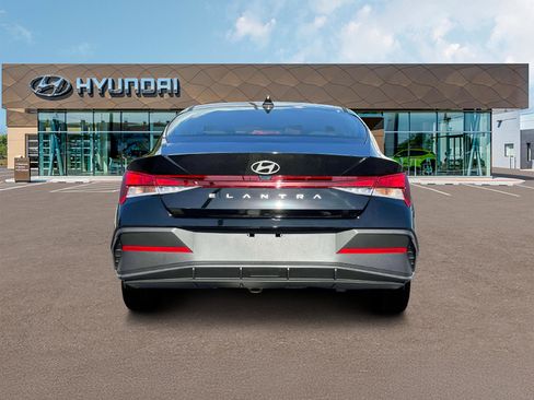 New 2025 Hyundai Elantra SE image 6