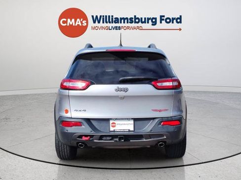 Used 2018 Jeep Cherokee Trailhawk w/ Comfort/Convenience Group AWD/4WD image 4