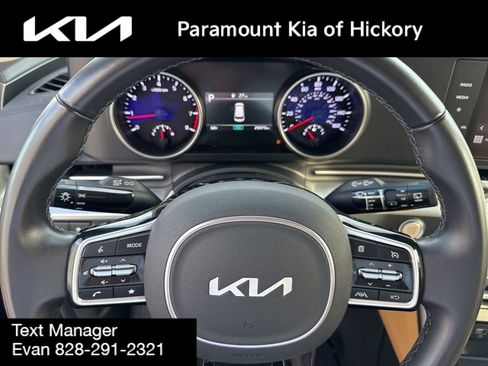 Used 2024 Kia Carnival LX image 32