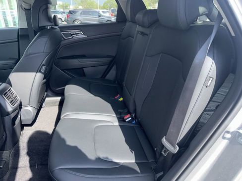 Used 2024 Kia Sportage EX image 4