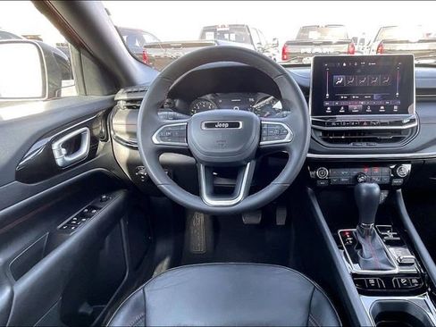 Used 2025 Jeep Compass Trailhawk AWD/4WD image 5