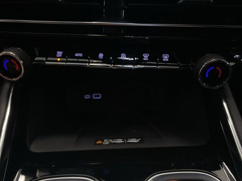 Used 2025 Chevrolet Traverse LT image 31