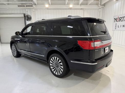 Used 2020 Lincoln Navigator L Reserve w/ Luxury Package image 3