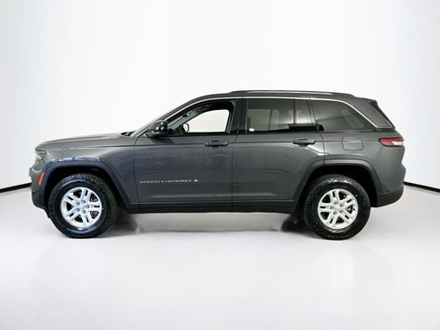 Used 2023 Jeep Grand Cherokee Laredo RWD image 8