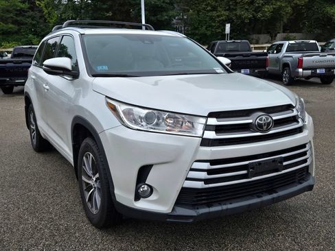 Used 2017 Toyota Highlander XLE AWD/4WD image 8