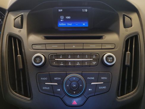Used 2016 Ford Focus SE w/ SE Cold Weather Package FWD image 25