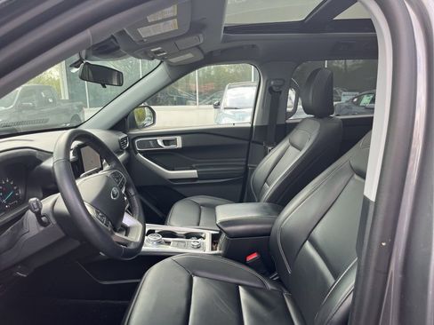 Used 2021 Ford Explorer XLT w/ Equipment Group 202A image 10