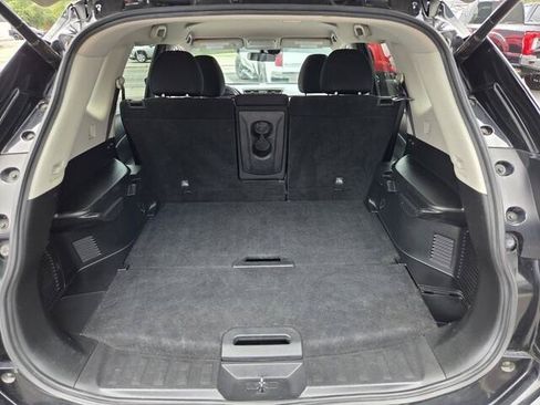 Used 2019 Nissan Rogue SV FWD image 17