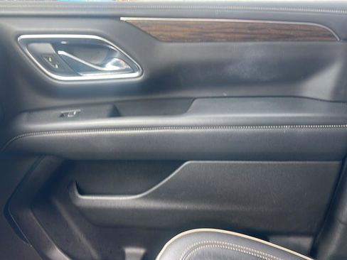 Used 2021 Chevrolet Tahoe Premier w/ Premium Package image 19