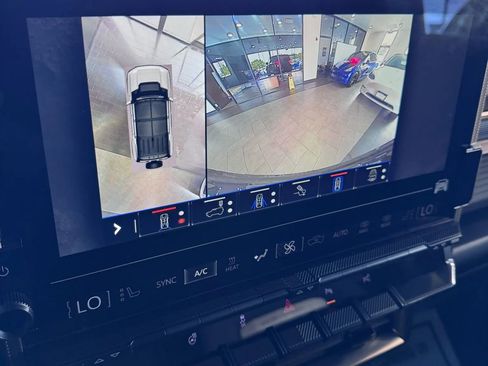 Used 2024 GMC Hummer EV 2X w/ LPO, Illumination Package image 35