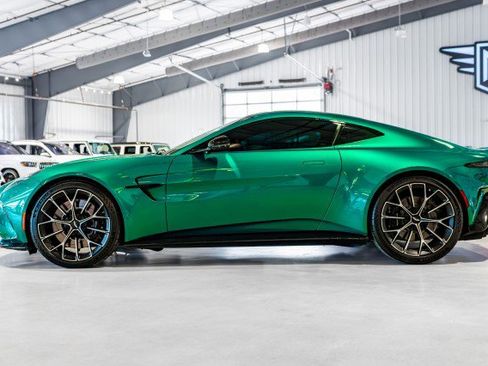 Used 2025 Aston Martin V8 Vantage Coupe RWD image 3