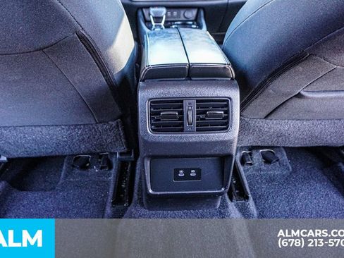 Used 2025 Nissan Rogue SV image 30