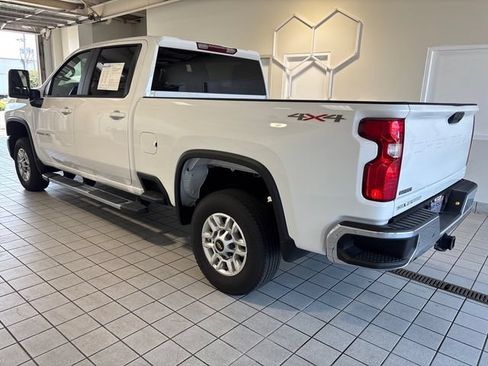 Used 2025 Chevrolet Silverado 2500 LT w/ Convenience Package AWD/4WD image 3