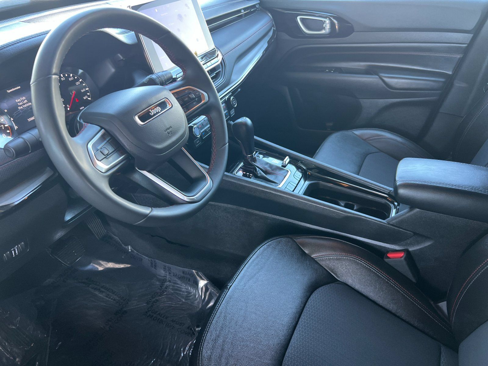 Used 2025 Jeep Compass Trailhawk AWD/4WD image 9