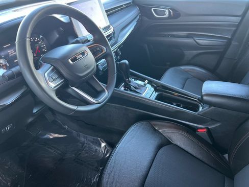 Used 2025 Jeep Compass Trailhawk AWD/4WD image 9