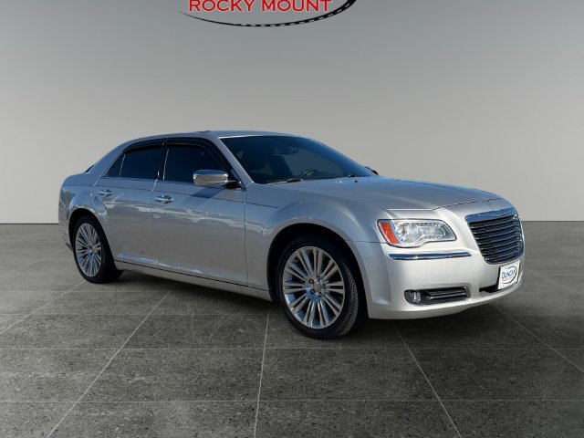 Used 2011 Chrysler 300 C RWD image 7