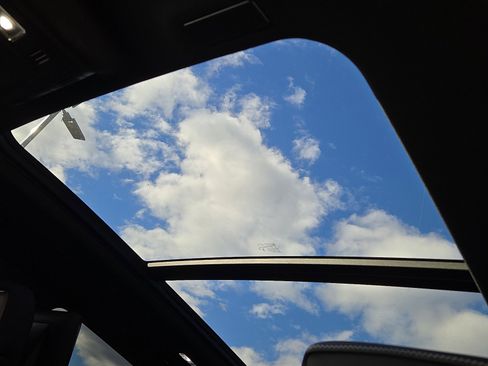 Used 2025 GMC Yukon AT4 Ultimate w/ LPO, Floor Liner Package image 15