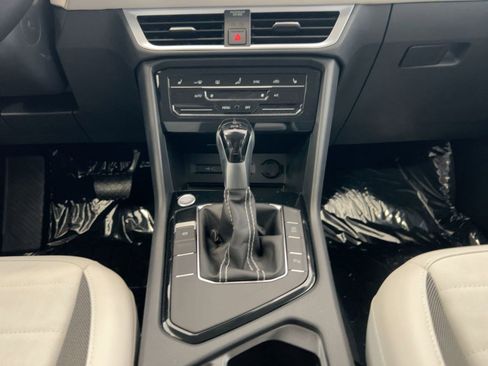 New 2026 Volkswagen Taos SE image 18