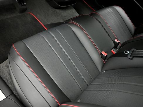 Used 2021 Bentley Flying Spur V8 image 13