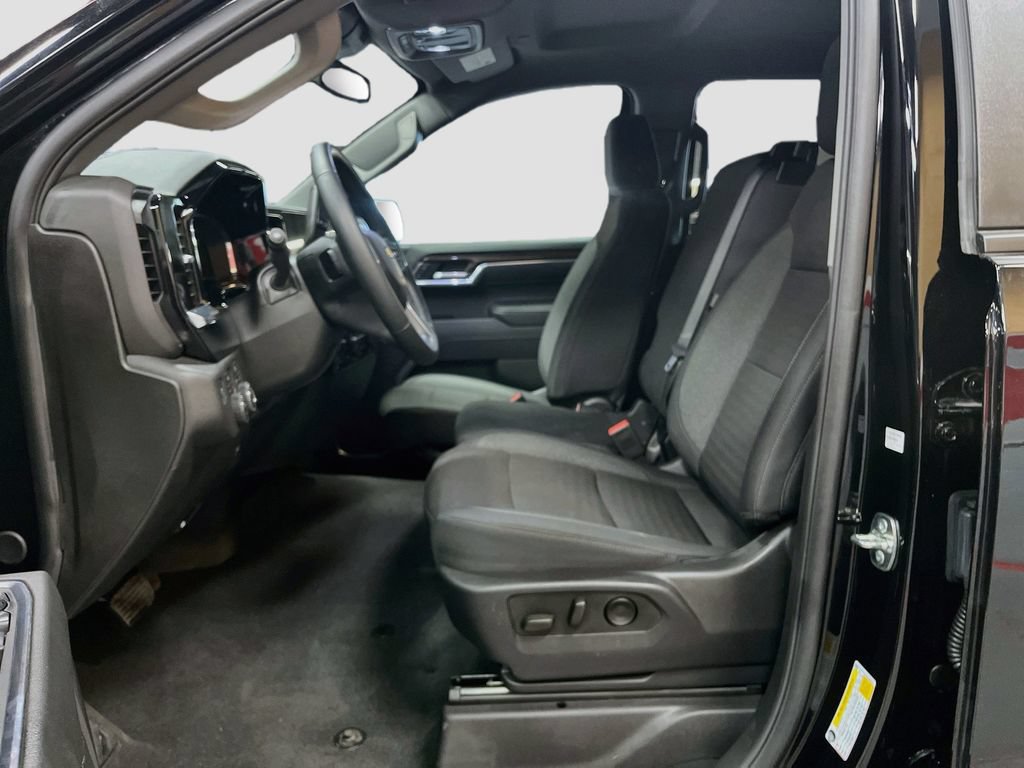 Used 2025 Chevrolet Silverado 1500 LT AWD/4WD image 21