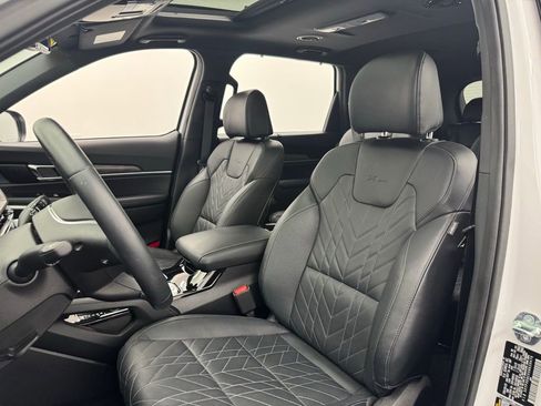 Used 2025 Kia Telluride AWD image 22
