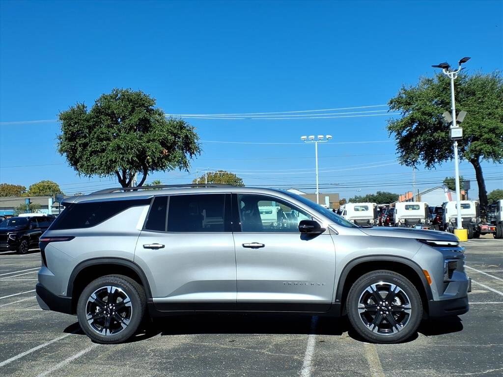 New 2027 Chevrolet Traverse LT w/ Enhanced Driving Package FWD image 2